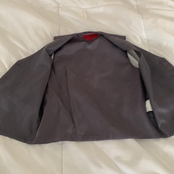 Youth boys Gilberti 3 piece gray suit. Size 8. Excellent condition. - Picture 5 of 8